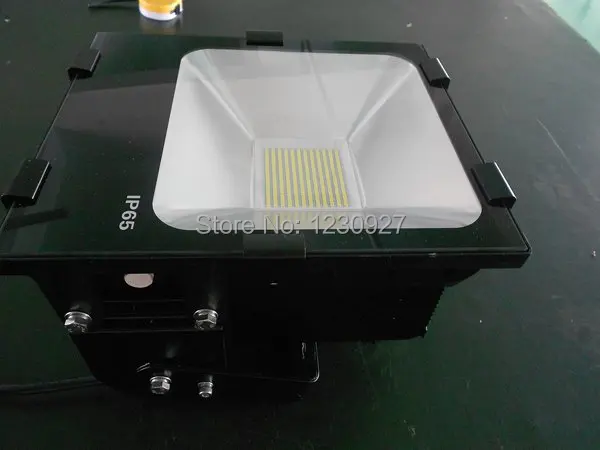 200W LED Flood Light Meanwell driver CE,ROHS  ,IES file offer High lumen 110lm/w