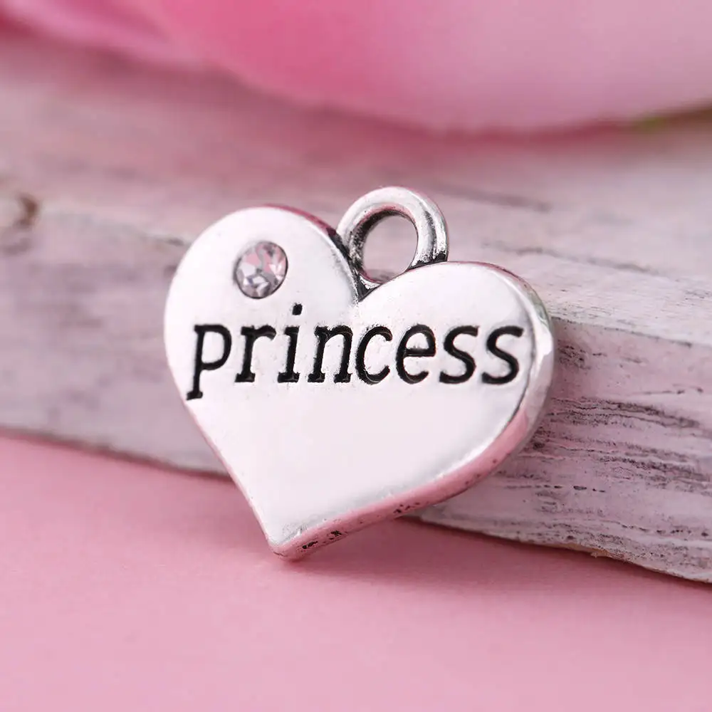 Teamer Family Series Charm Pendant for Necklace Letter Middle Sister Dad Best Friend Daughter Baby Girl Heart Charms DIY Jewelry