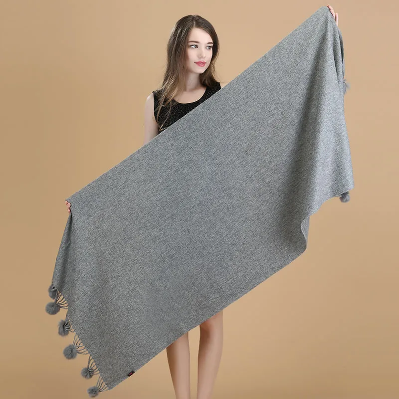 

Новое поступление, однотонная серая шаль, женская 100% шерсть, шарики из кроличьего меха с тонкой кисточкой, толстая длинная шаль, шарф, теплый модный шарф