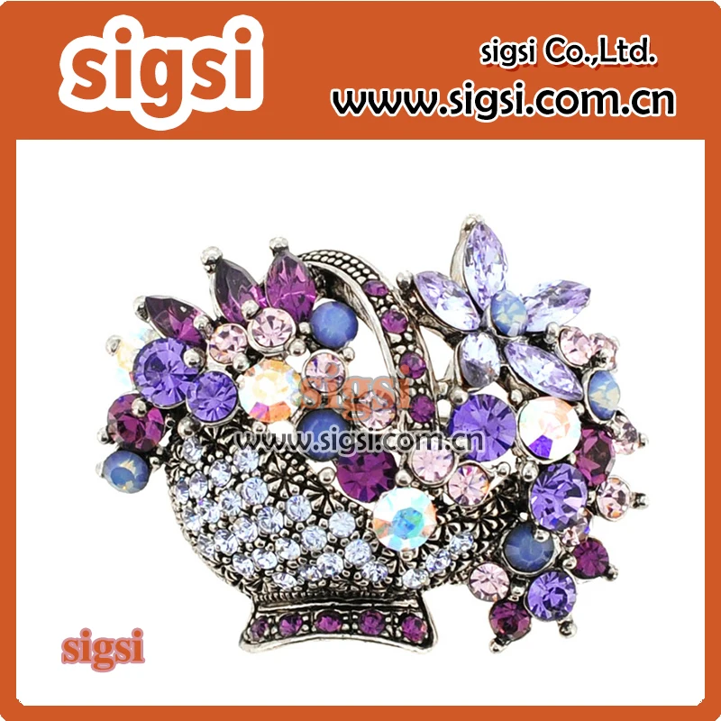 

Luxurious selected materials crystal rhinestone brooch for party