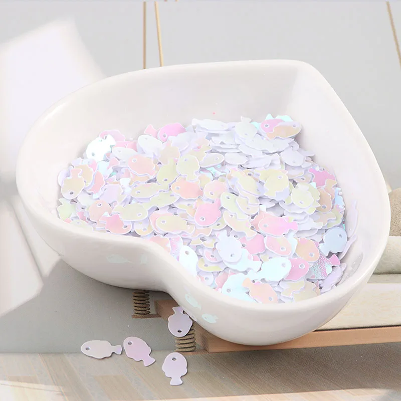 10g/ bag 5 * 7 mm color fish sequins DIY adhesive sequins Lent Gerais embroidery craft clothing jewelry accessories 720 pieces