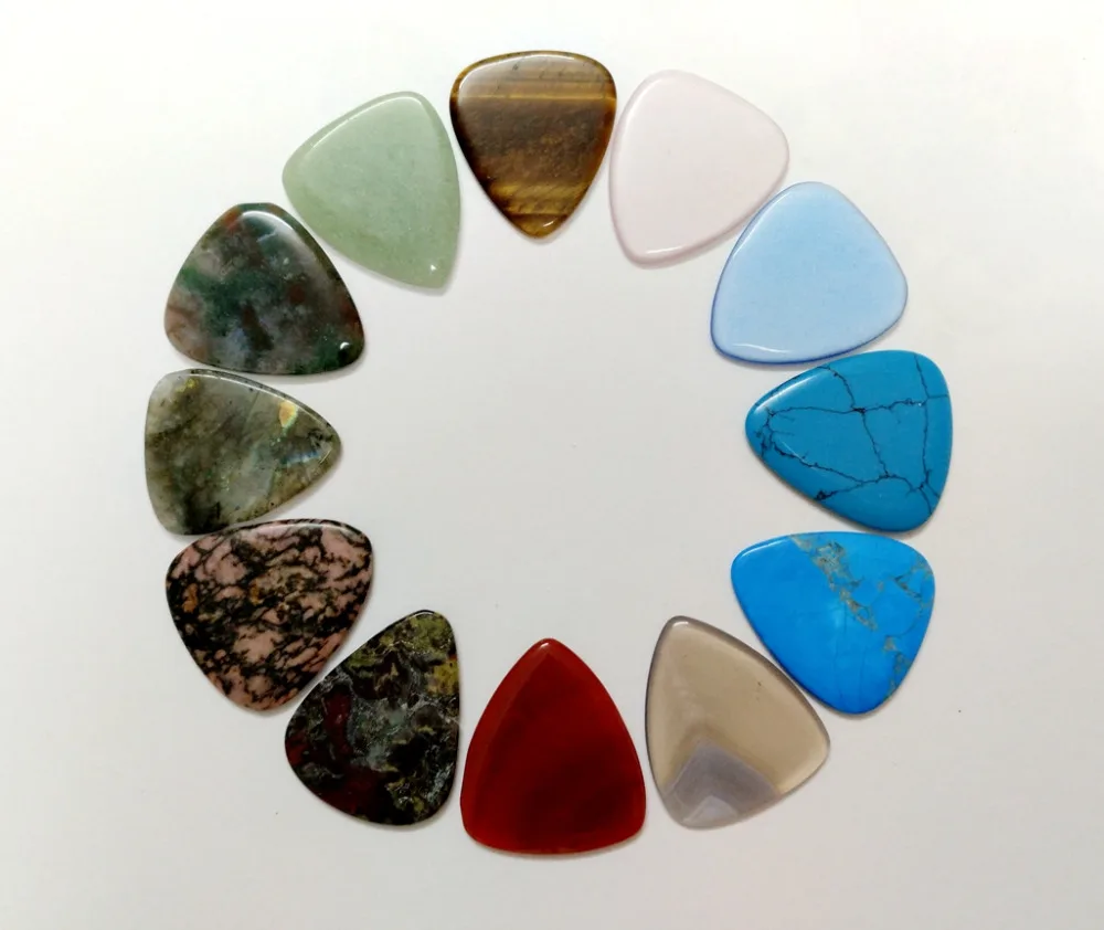 Medium Gauge - Traditional Style Guitar Pick\