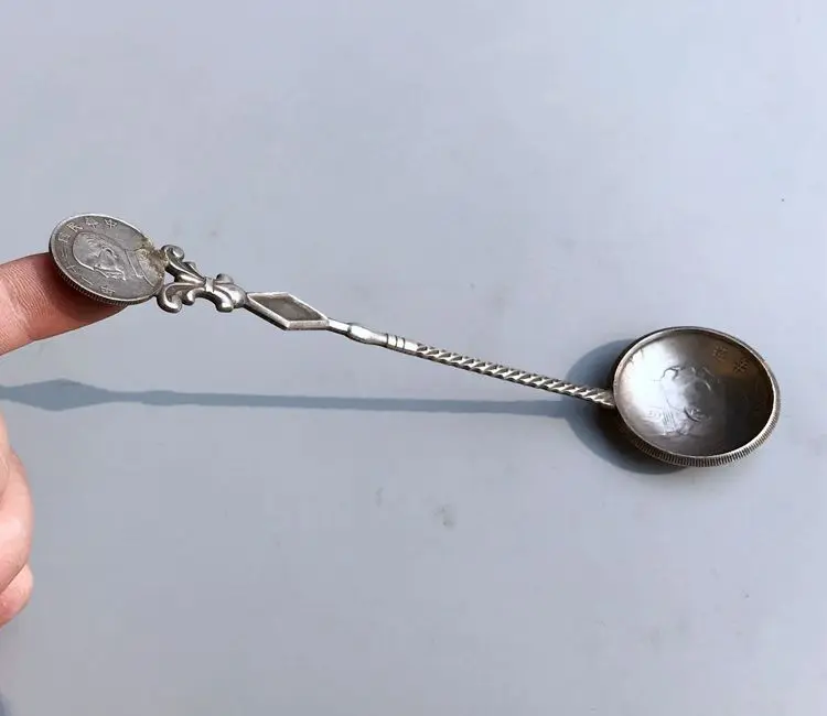 Randomly send 1pcs China Bronze fengshui Collect During the period of the republic Silver coin spoon metal crafts