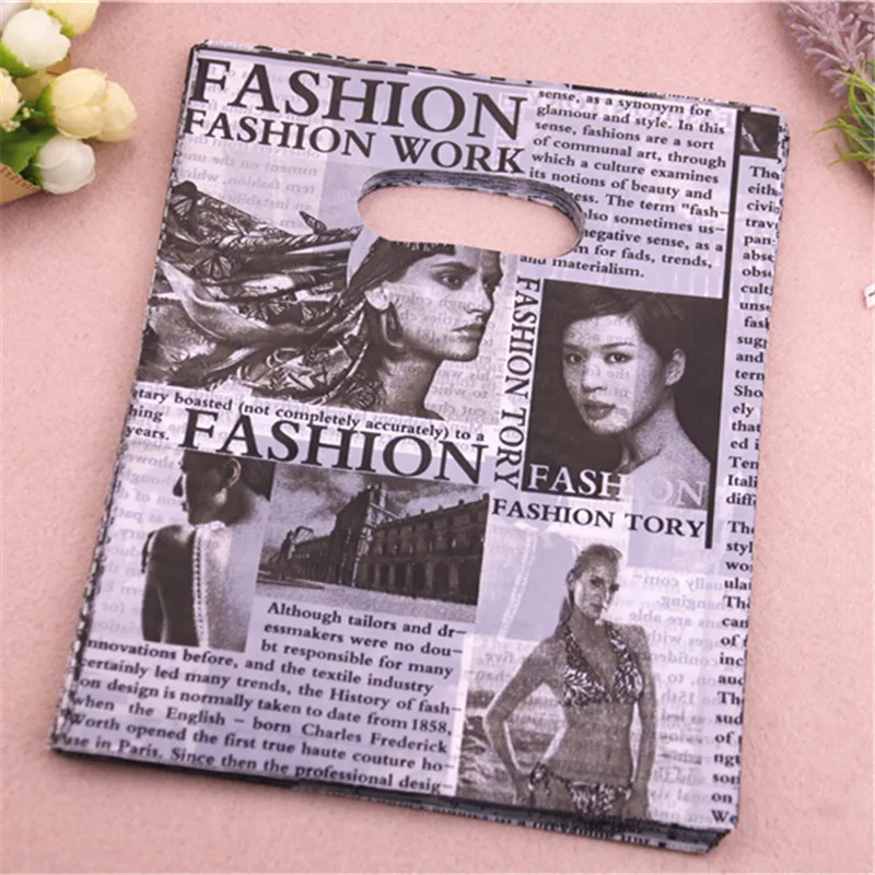 New Design Wholesale 100pcs/lot 20*25cm Luxury Vintage Fashion Plastic Packaging Bags With Letter New Year Gift Bags