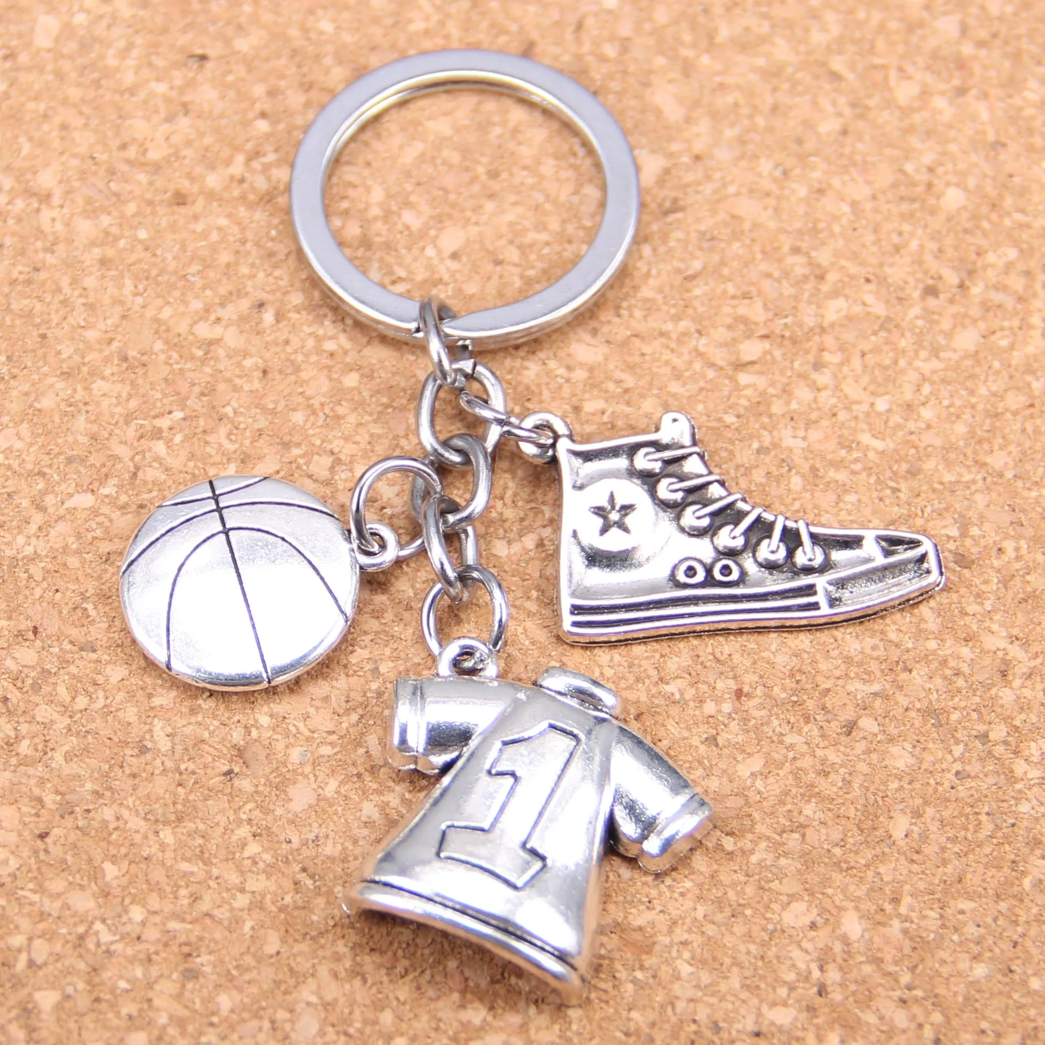 20pcs New Fashion DIY Keychain 3D basketball Pendants Men Jewelry Car Key Chain Souvenir For Gift