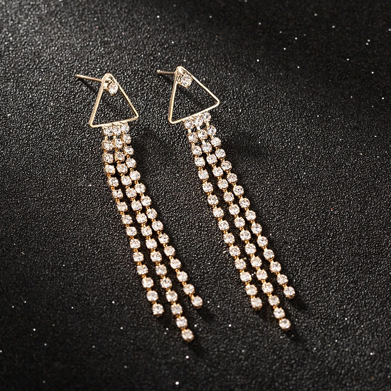 YFJEWE New Fashion Sweety Shiny Rhinestone Triangle Dangle Earrings Metal Strip Pendientes Temperament Dual-Use Earring E546