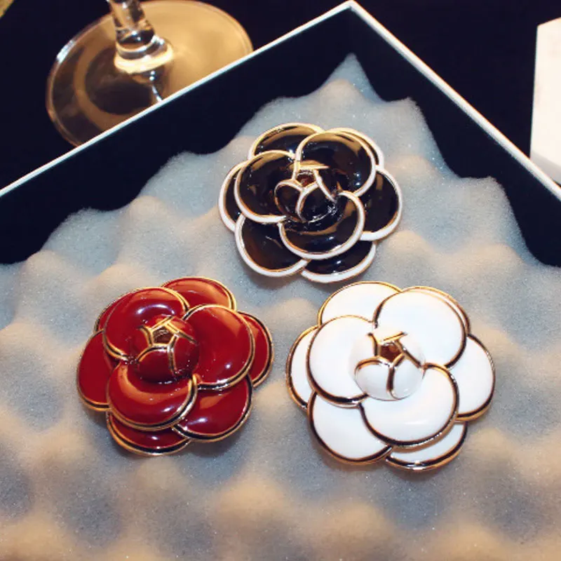 Wysokiej jakości luksusowa broszka Camellia duża marka czarna biała róża kobieta broszki Boutonniere prezent biżuteria