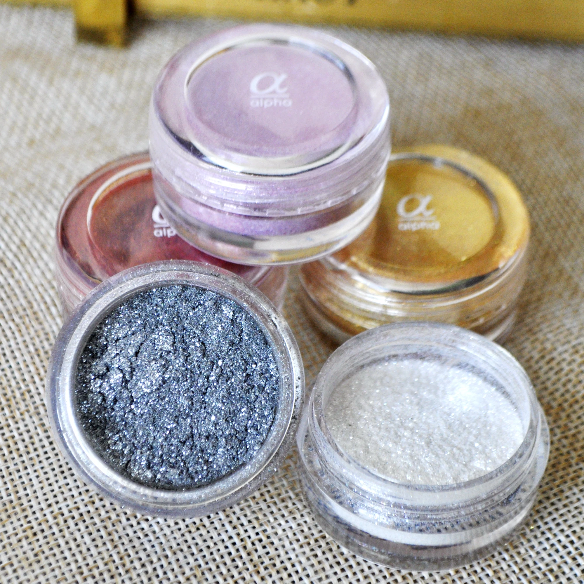 Quality White Shimmer Glitter Eyeshadow Powder Pigment Colorful Makeup Mineral Face Cosmetics Purple Silver Eye Shadow Powder