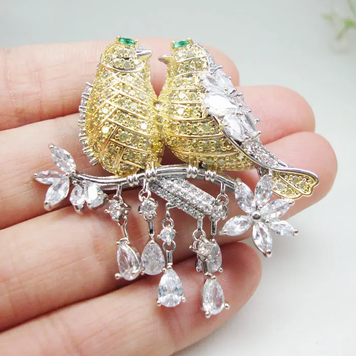 

High Quality Zircon Crystal Magpie Bird Brooch Pin Yellow Parrot Silver Tone