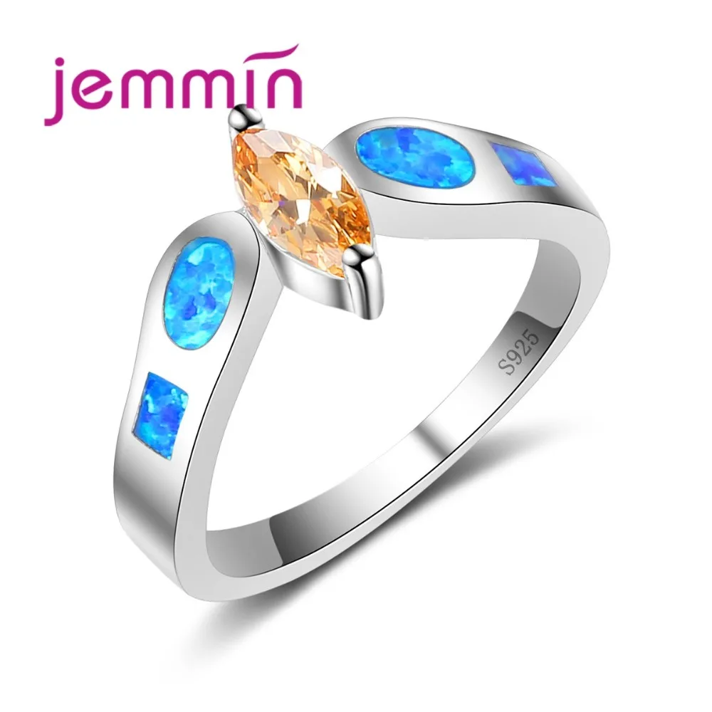 

Женское кольцо из серебра 925 пробы с овальным кристаллом