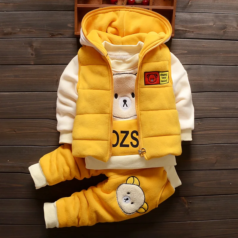 

2023 Fall Winter Baby Clothing Set 3 Pcs Newborn Cute Cartoon Bear Velvet Clothes Kids Hooded Vest Coat + Tops + Pants Suit X205