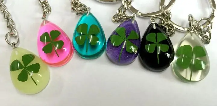 24 pcs Real shamrock mixed drop Wedding Gift real four leaf clover keychain