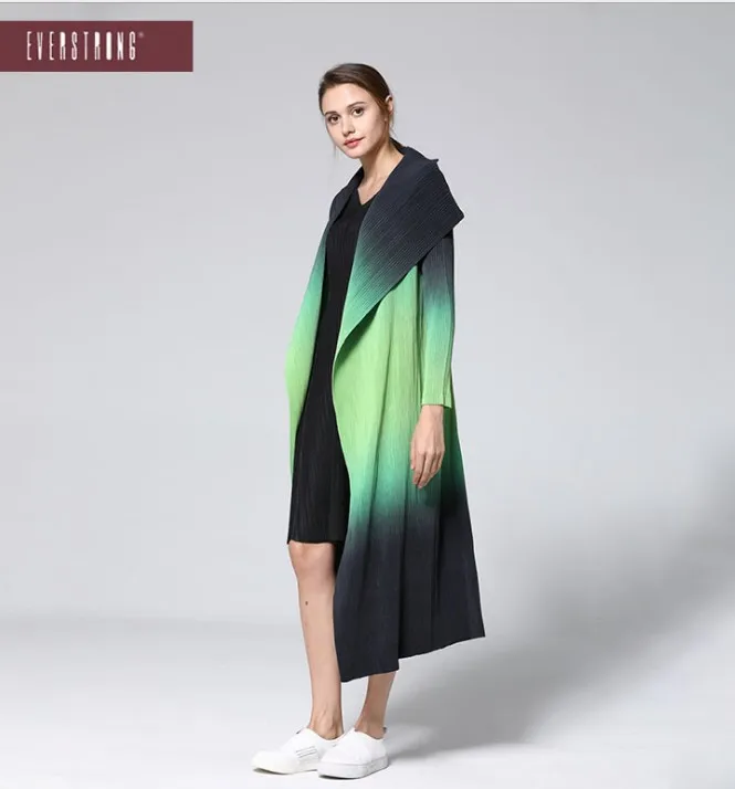 ร้อนขาย Miyake พับใหม่ปลอมหลวมหลาขนาดใหญ่ในยุโรปและอเมริกา Gradient ฝุ่นในสต็อก