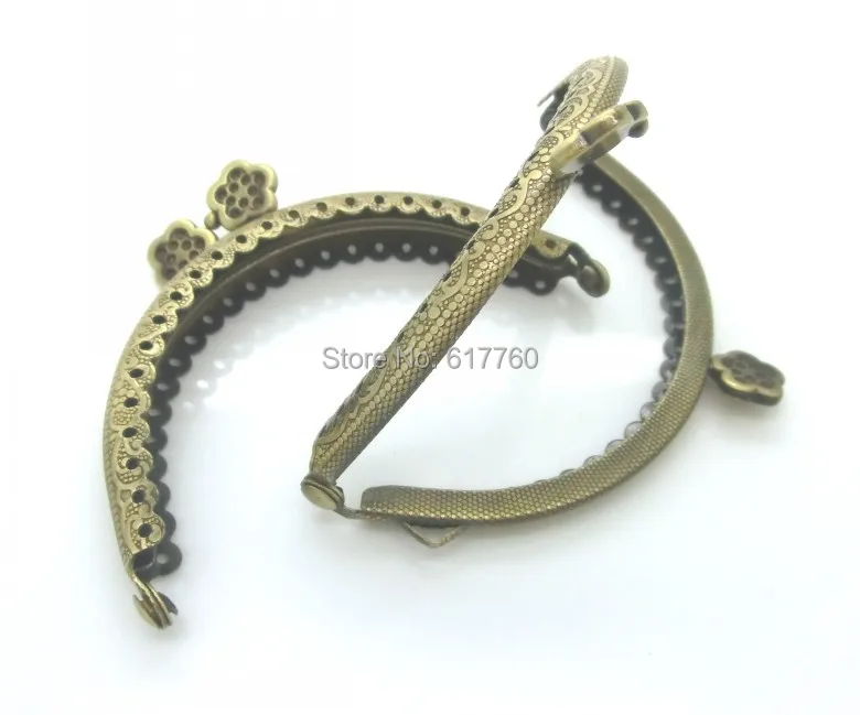 

Free Shipping-2PC Antique Bronze Flower Purse Bag Metal Frame Kiss Clasp Lock Handle 8.5x6cm(3 3/8"x2 3/8") J2603