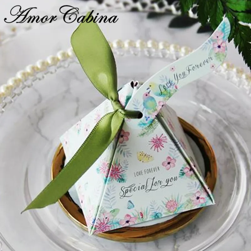 

30pcs Small fresh pyramid green forest style flower cute bird couple candy box wedding like Bomboniera party gift box