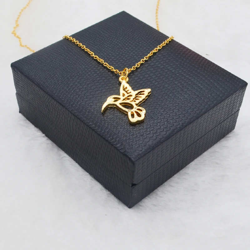 Hot Selling Women Small Hummingbird Pendant Necklaces Hummingbird Charm Necklace Bird Simple Chain Jewelry Dainty Necklaces