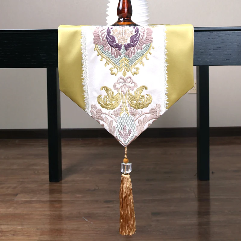 A European-style luxury home cloth table runner embroidered spinning 014 upscale dining table flag flag yellow tablecloths coffe