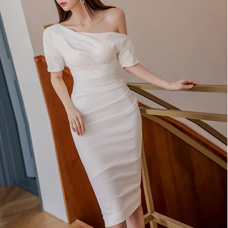 Einfarbig kleine sexy Büro Dame Kleid europäischen Sommer schulter frei asymmetrischen Hals elegante Scheide Party kleid Frauen