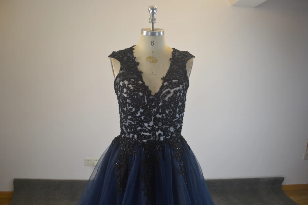 Robe de Cocktail courte en Tulle et dentelle, col en v, Sexy, avec des Appliques de perles, robe de bal