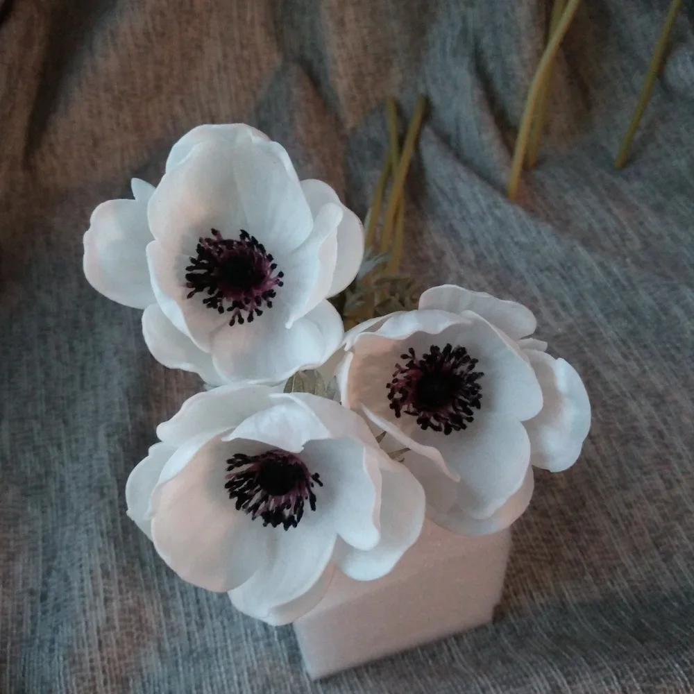 20 Real Touch Flowers  White Anemones Wedding Flowers For Bridal Bridesmaids Bouquet Wedding Centerpieces PU Flowers