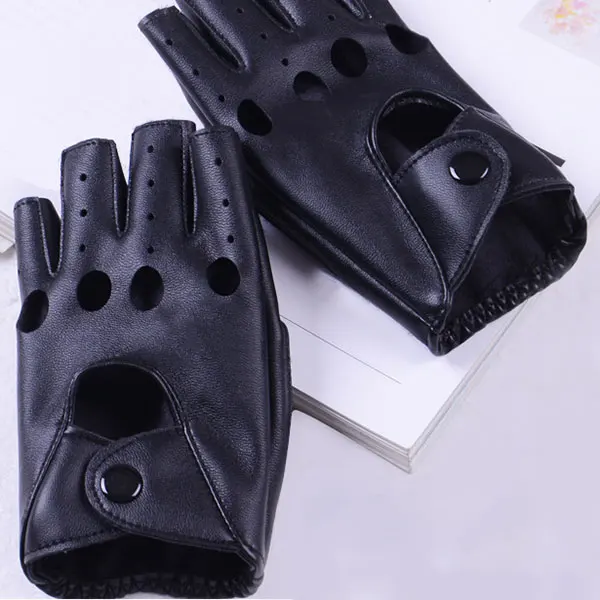 Guantes de medio Dedo de piel sintética para mujer, Manoplas sin dedos con hueco en forma de corazón, a la moda, color negro, 1 par, n. ° 40