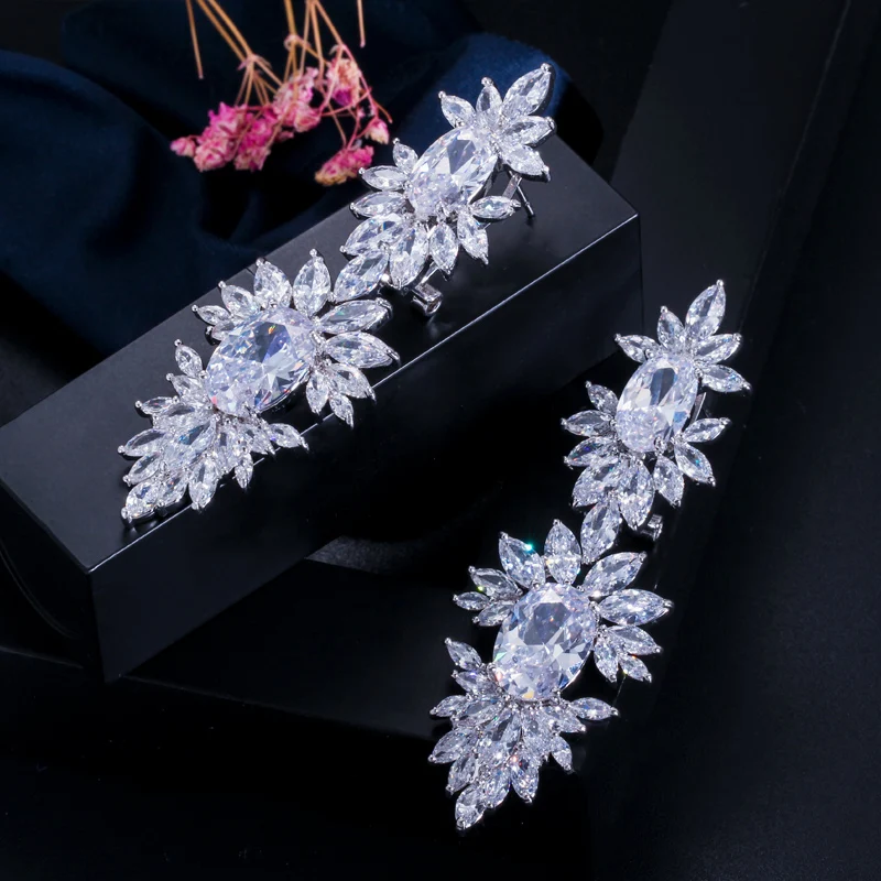 CWWZircons Luxuriöse Lange Hochzeits-Ohrhänger mit Klaren CZ-Steinen und Marquise-förmigen Zirkonia im Großhandel E0011 – Detail 7