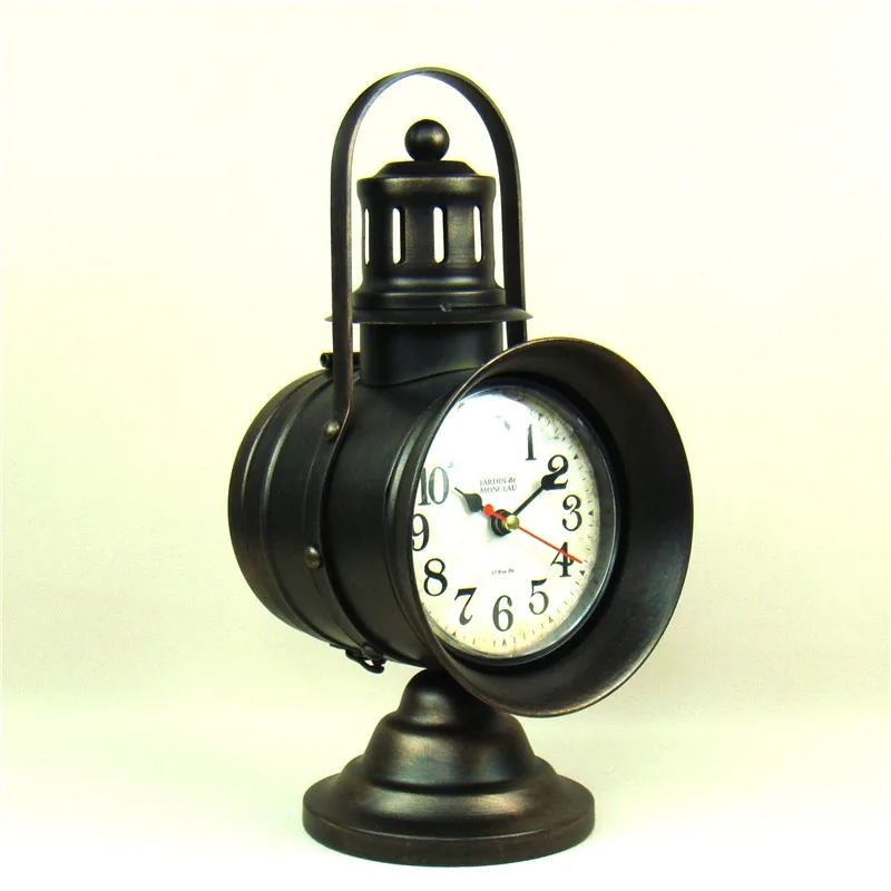 Reminiscent Wrought Iron Art Railway Blinker Model Desk Clock Vintage Metal Hurricane Lamp Table Timepiece Decoration Craftworks