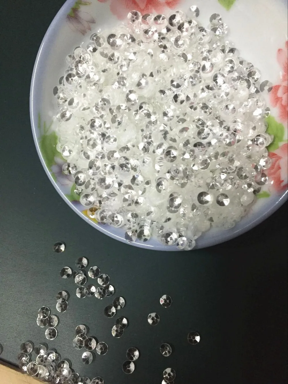 50g 4mm PET Sequins Deep Cup Round Paillette Artesanatos Accessories Transparent Shining Crystal White Confetti