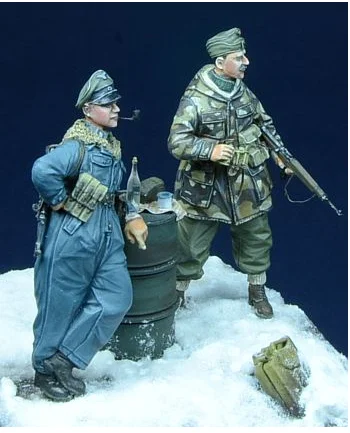 1/35 Risen Figures Model Kits Hungary Soldier Winter 2 figure  Unassambled Unpainted