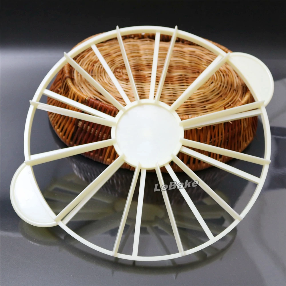 New arrivals white color 10/12 pieces equal portions cake dividers bread slicer birthday cakes cutter easy control for bakeware