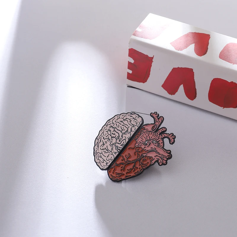 Half Brain and Heart enamel Pins Anatomy medical Brooches lifelike Beating heart Thinking head Lapel Pin Badges Horror Jewelry