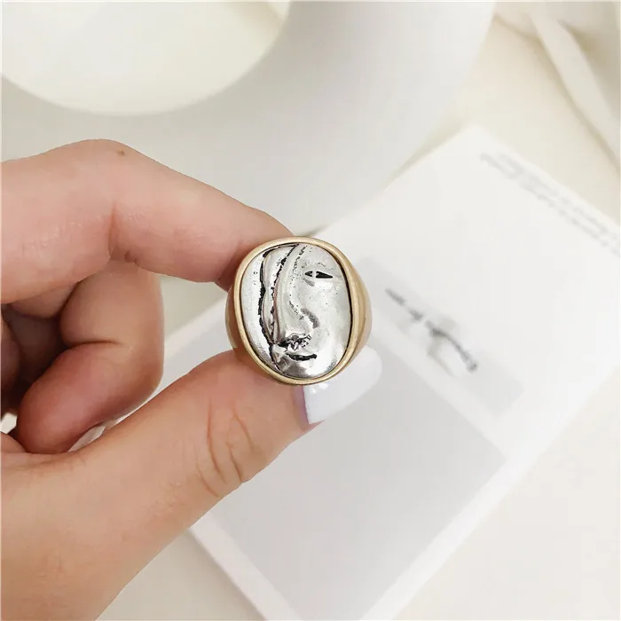 HUANQI Vintage Exaggeration Portrait Big Round Rings Personality Geometric Finger Rings for Women Girls Party Jewelry Gifts