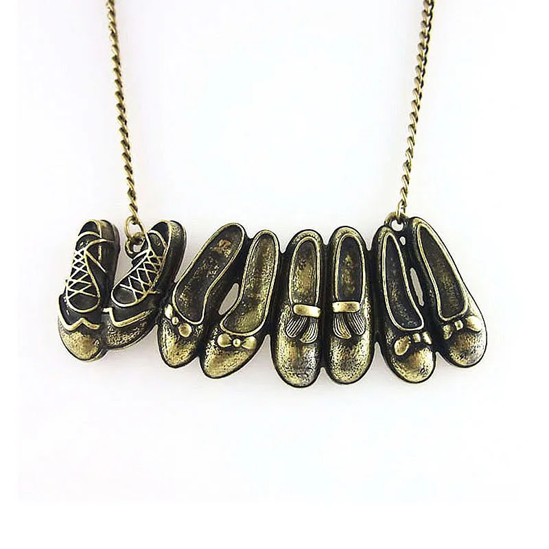 Vintage Style Four Pairs of Shoes Metal Pendant Antique Brass Long Chain Necklace for Women Retro Necklaces Lady Fashion Jewelry