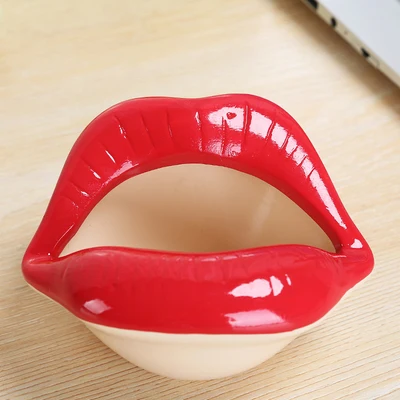 China Ceramic Ashtray Cute Cartoon Ashtray Lips Creative Personality Trendy Mouth Fashion Home Mini Send Boyfriend Gift Cigarett