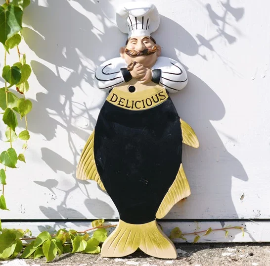 

Chef and Fish Figurine Message Board Hanging Resin Cook and Wine Bottle Wall Art Craft Ornament for Bakery and Dining Room Decor