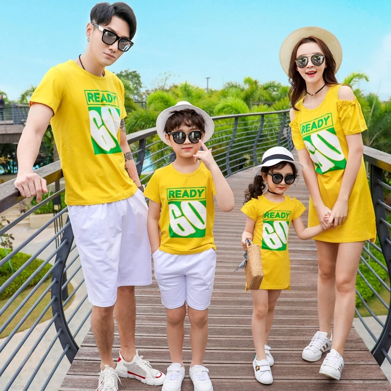 

Summer Family Matching Outfits Mother Daughter Yellow Cotton Dresses Dad Son Cartoon T-shirt+Shorts Mother Father Kid Clothing