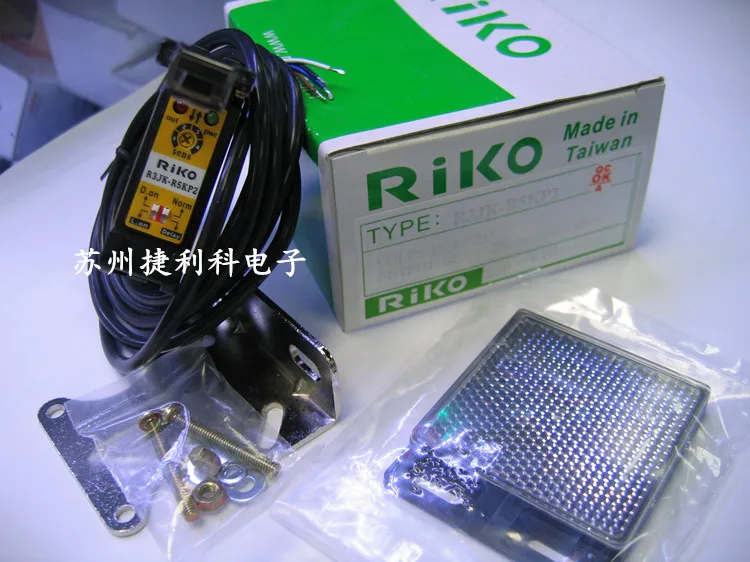 

new original Taiwan RIKO LeCroy / Riko sensor square photoelectric switch R3JK-R5KP2 with reflector plate