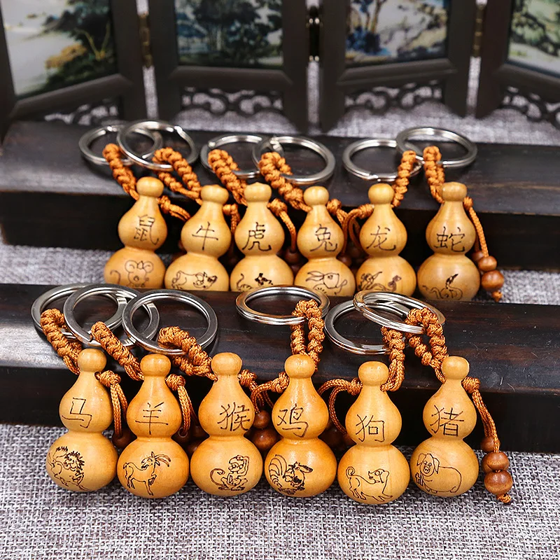 

The 12 Chinese Zodiac Gourd Keychain Peach Wood Sculpture Pendant Key Chain Women Bag Charms Trinket Keyring Party Gift