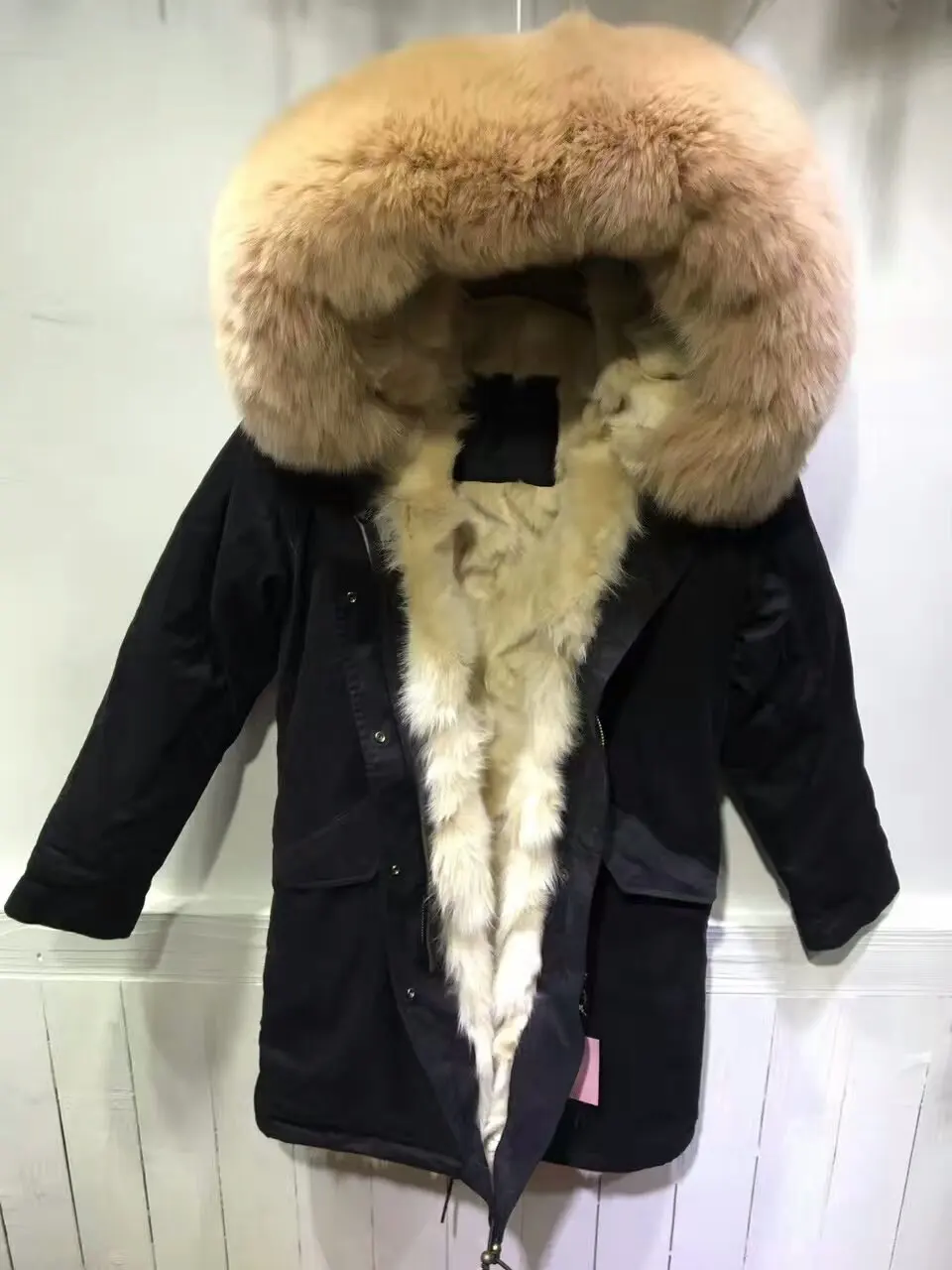 

Classic Black Long Fur Parka Beige Fox Fur Lined Overcoat For Women And Men Winter Real Fur Jacket