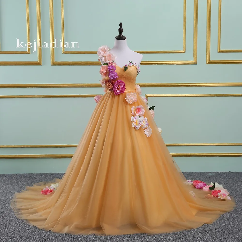 Robe de mariée élégante, encolure en cœur, avec plis, traine, chapelle, fleurs 3D faites à la main, Tulle, Champagne