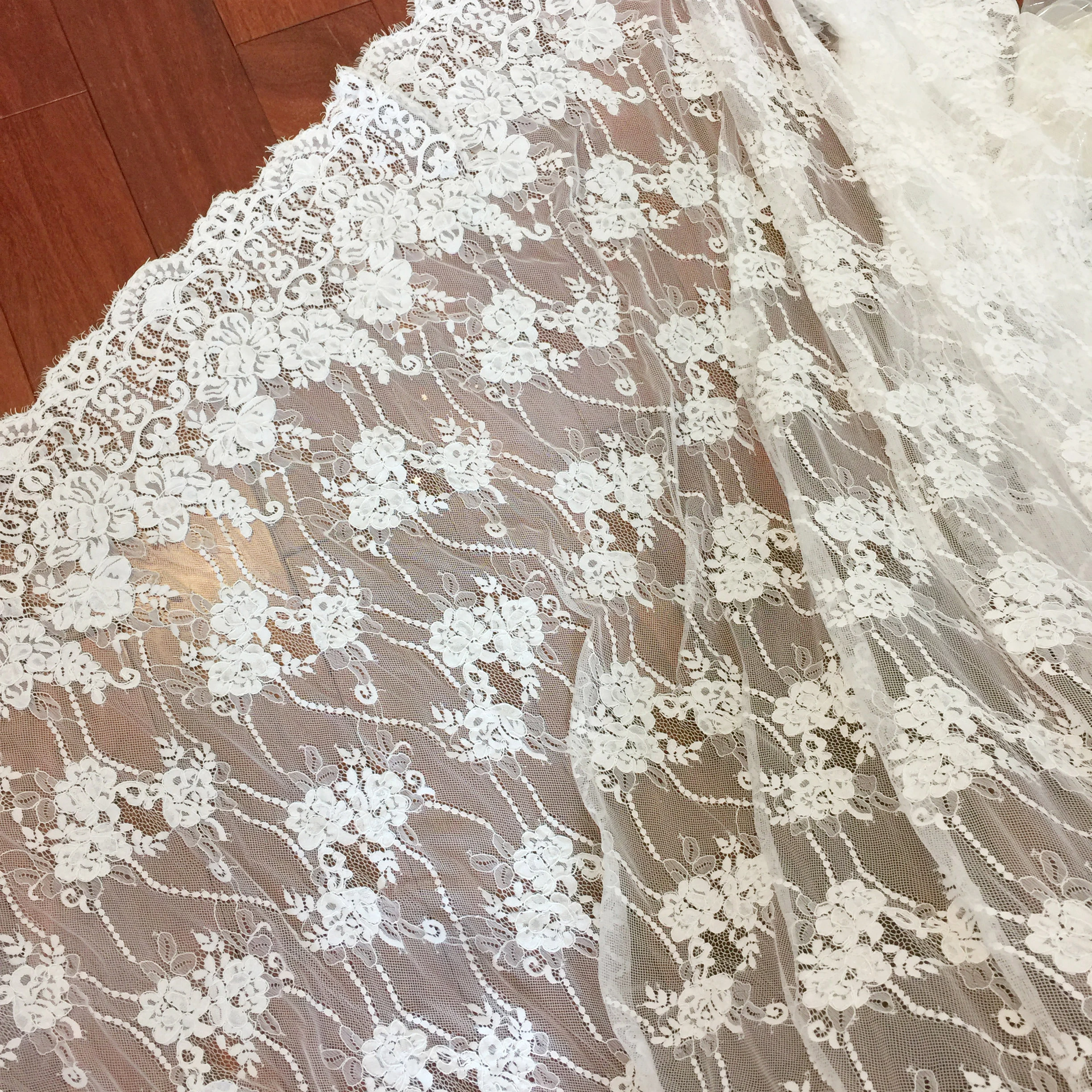 

LASUI C0309 NEW 3 meters=1 piece DIY Weedding dress ,veil decoration hollow High-end Cord Eyelash French Lace Fabric