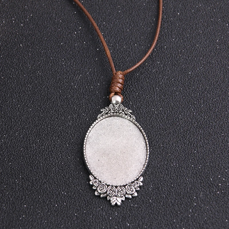 1pcs Zinc Alloy Antique   30*40mm Oval Cabochon Settings Blank Cameo Pendant Base Tray With Leather Cord For Jewelry Making