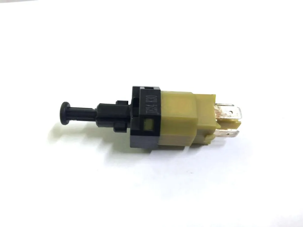 Brake Switch for Chinese CHERY ARRIZO 3 5 TIGGO QQ E3 E5 x1 G5 A3 A5 Auto car motor parts S18-3720030