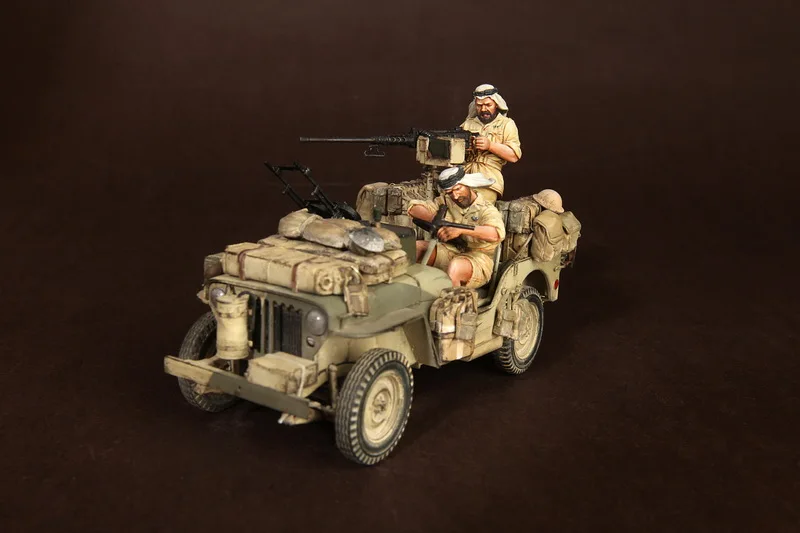 Unassambled  1/35 Crew of the On the move （WITHOUT CAR ）   Historical  Resin figure miniature model Unpainted