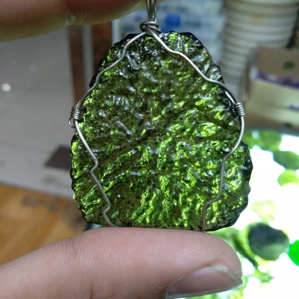 Hot Sale A+ Natural Moldavite green aerolites crystal Falling stone pendant energy apotropaic 15g-25g/ lot + free rope Necklace