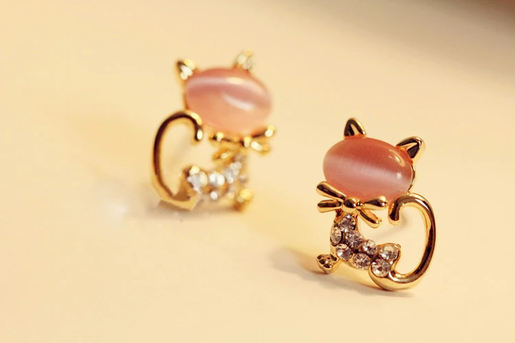 New Fashion Crystal Eyes Cat Earring Cute Fine Black Kitten Animal Brincos Jewelry Piercing Ear Stud Earrings For Women Girl