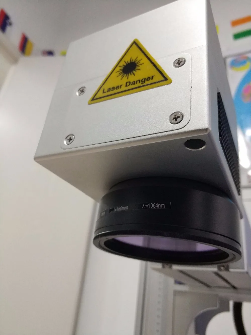 Macchina per marcatura laser a fibra laser 30W Wuhan BCX con macchina per marcatura touch screen in vendita