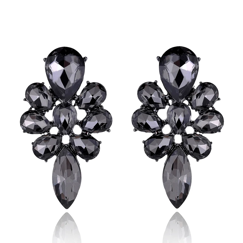 LUBOV 2018 New Elegant Women Piercing Earrings Classic Flower Design Retro Crystal Stud Earrings Fashion Jewelry For Christmas