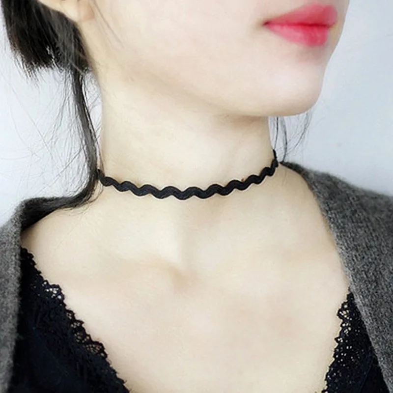 New Fashion Sexy Chokers for Women Black Korean Velvet Short Lace Necklaces Wave Line Female Choker Clavicle Necklace Collar