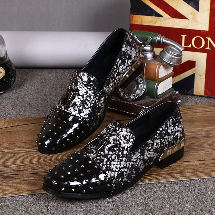 

Black Spiked Men Loafers Slip On Shoes Rivets Super Stars Bling Sequins Banque Formal Dress Wedding Men Shoes Sepatu Pria